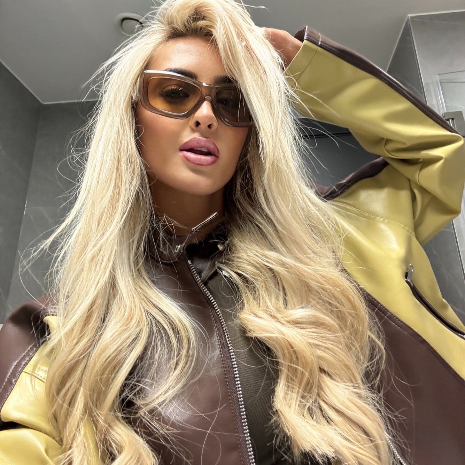 Love_The_Style_Human_Remy_Halo_Hair_Extension_Shade_23_Champagne_Blonde