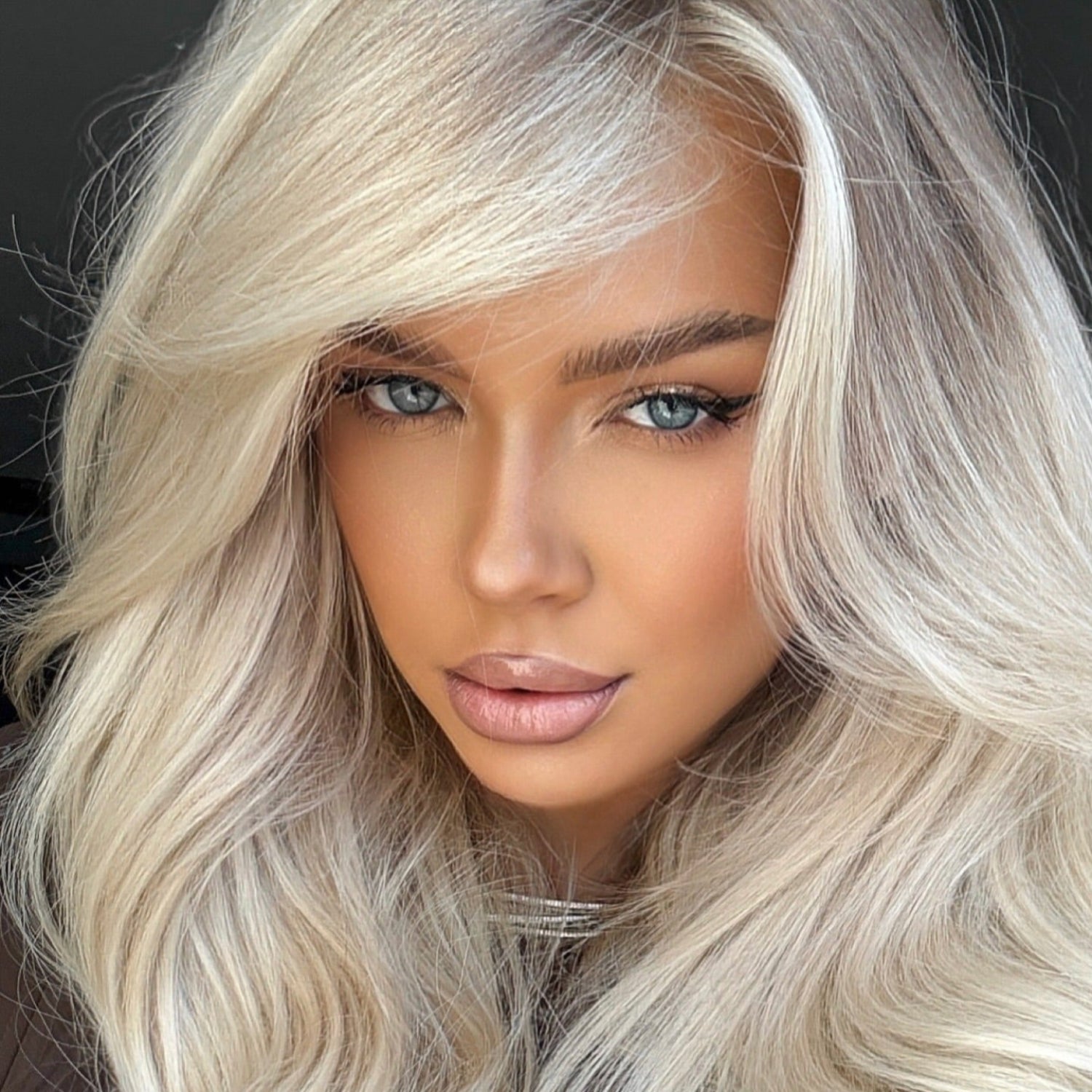 Love_The_Style_Seamless_Clip_In_Human_Remy_Hair_Extensions_5_Piece_Shade_60_Platinum_Blonde